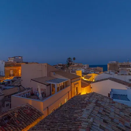 Maison Rouge Ortigia Syracuse