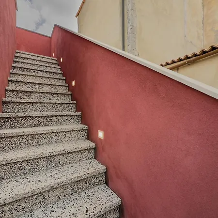 Maison Rouge Ortigia