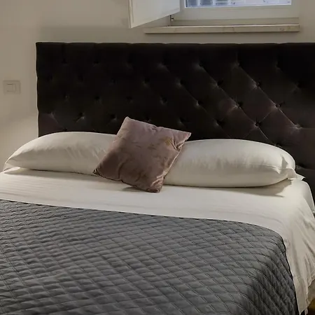 Semesterbostad Maison Rouge Ortigia