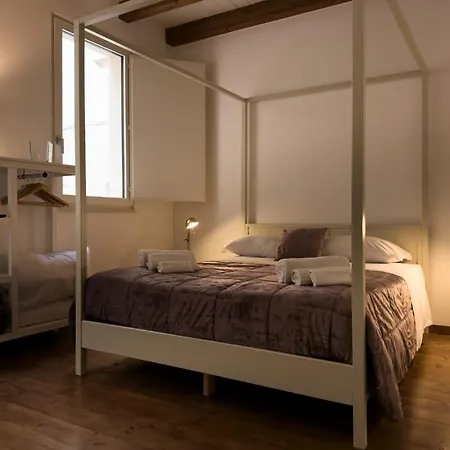 Maison Rouge Ortigia