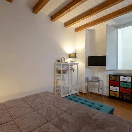 Maison Rouge Ortigia Semesterbostad