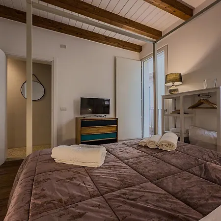 Semesterbostad Maison Rouge Ortigia