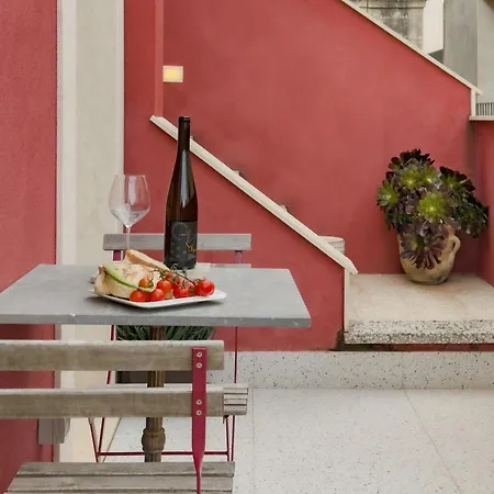 Maison Rouge Ortigia