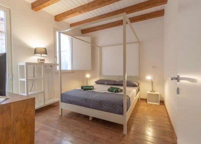 Maison Rouge Ortigia