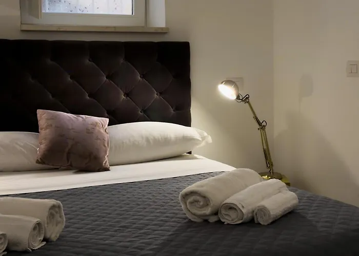 Maison Rouge Ortigia