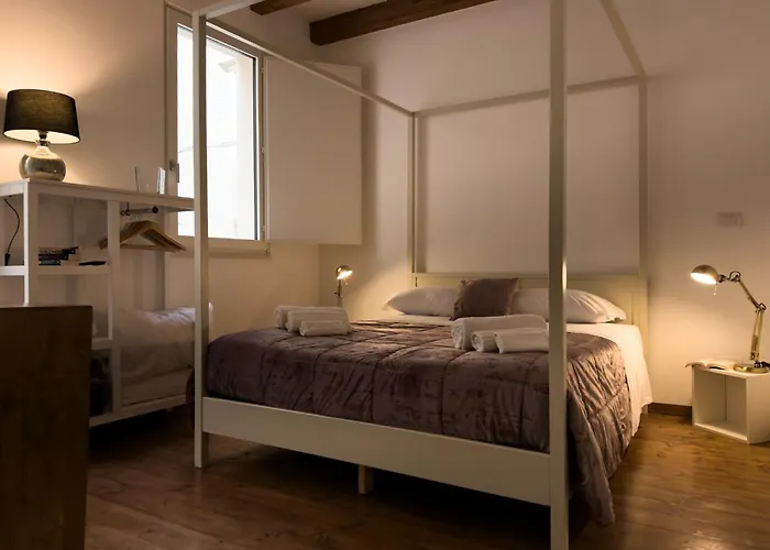 Maison Rouge Ortigia