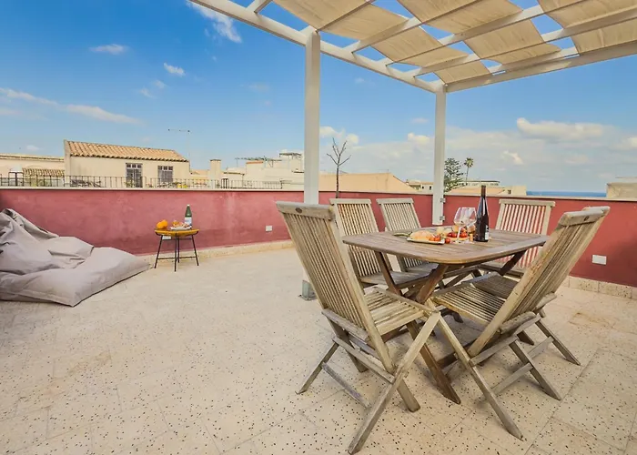 Maison Rouge Ortigia Syracuse